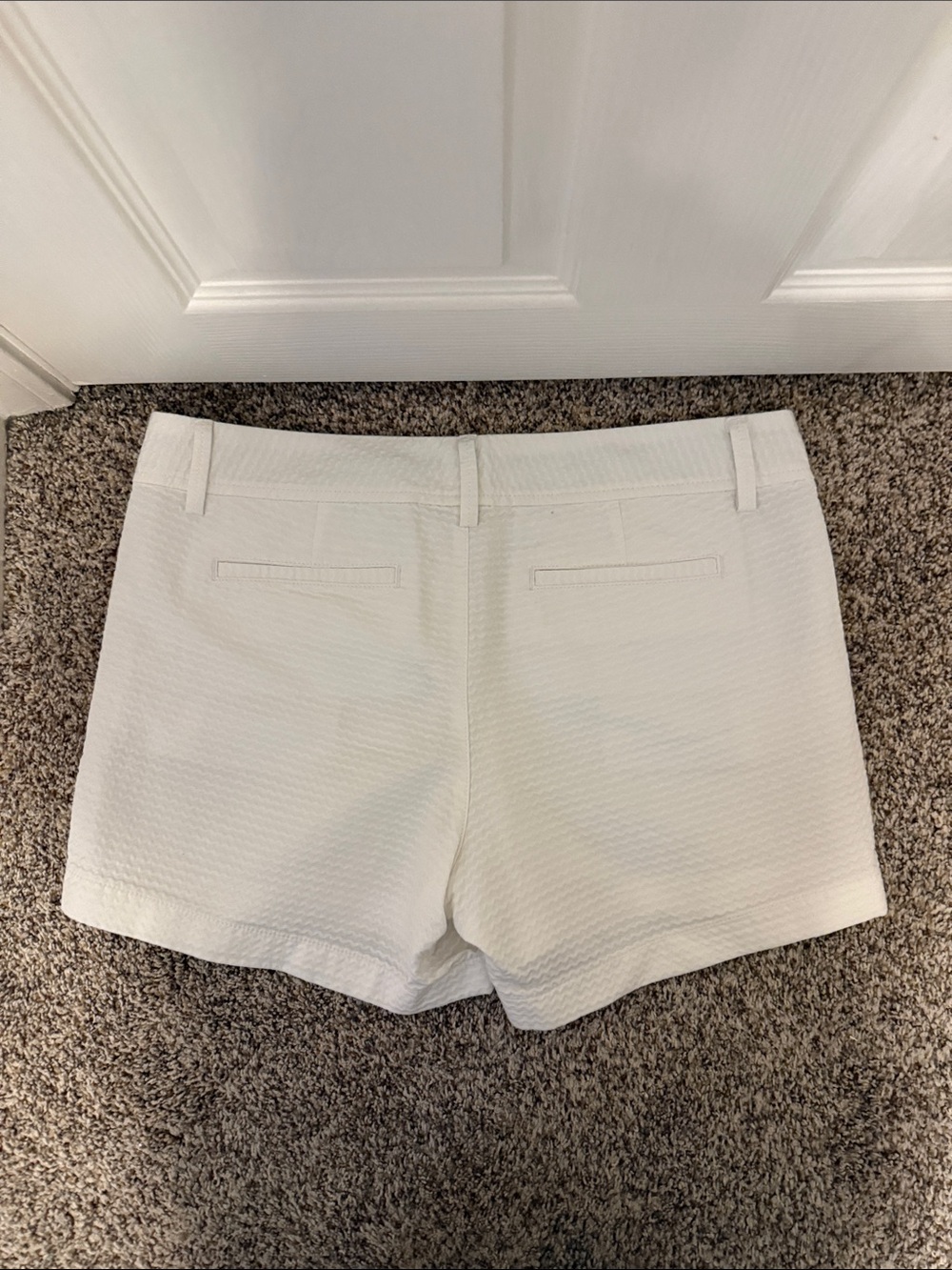 Women's White Textured Cotton Shorts Lilly Pulitzer - Picture 2 of 2